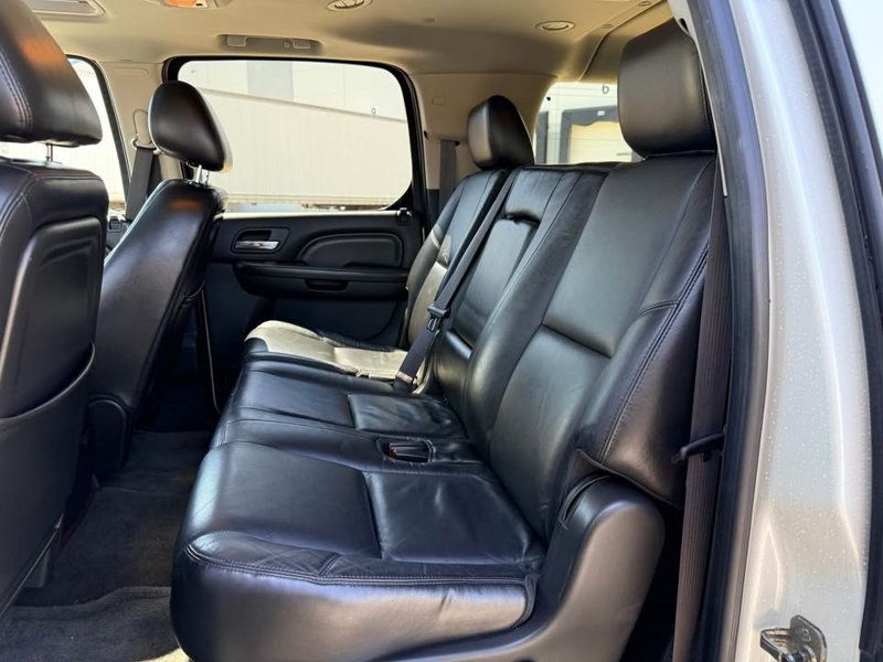 2011 Cadillac Escalade ESV LUXURY - 23017330 - 8