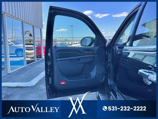 2011 Cadillac Escalade ESV Sport Utility 4D - 22939068 - 11