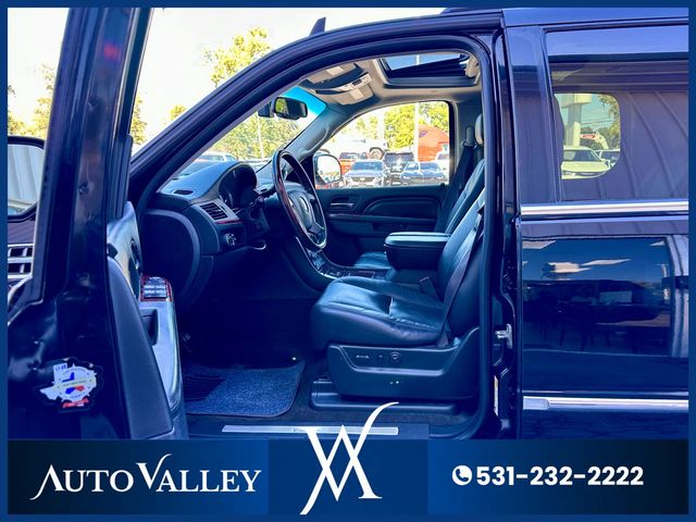 2011 Cadillac Escalade ESV Sport Utility 4D - 22939068 - 12