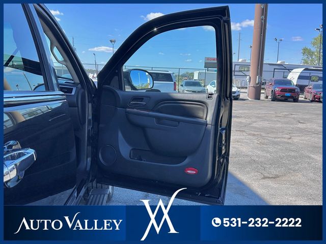 2011 Cadillac Escalade ESV Sport Utility 4D - 22939068 - 15