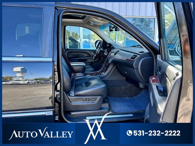 2011 Cadillac Escalade ESV Sport Utility 4D - 22939068 - 16