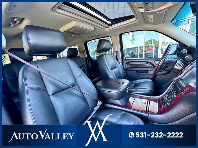 2011 Cadillac Escalade ESV Sport Utility 4D - 22939068 - 17