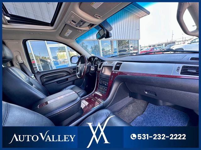 2011 Cadillac Escalade ESV Sport Utility 4D - 22939068 - 18