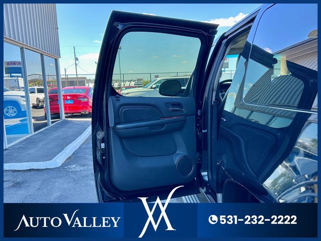 2011 Cadillac Escalade ESV Sport Utility 4D - 22939068 - 19