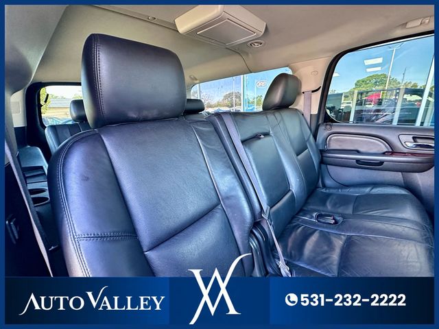2011 Cadillac Escalade ESV Sport Utility 4D - 22939068 - 25