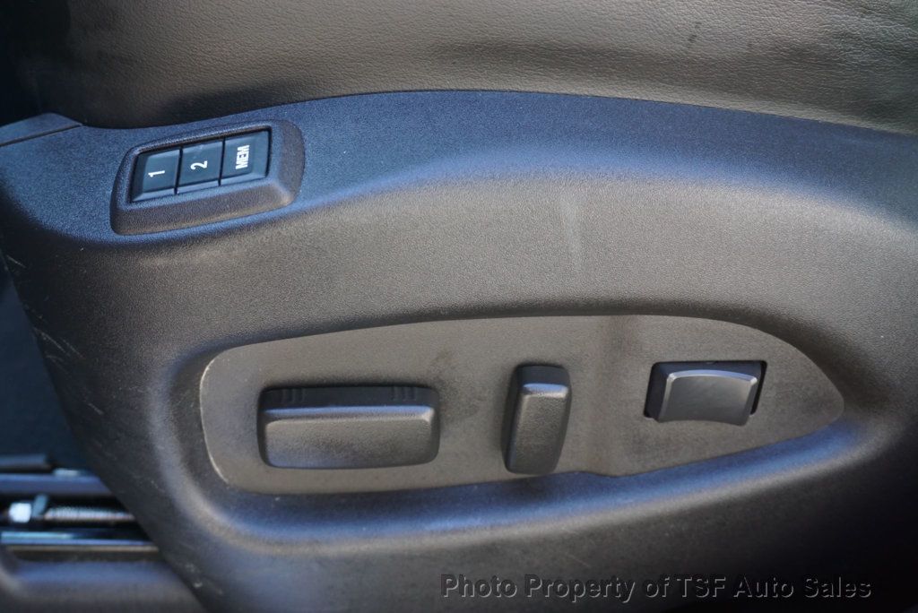 2011 Cadillac SRX 4dr Luxury Collection LEATHER PANORAMIC ROOF HEATED SEATS  - 23093502 - 30