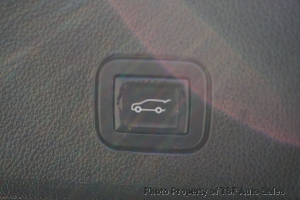 2011 Cadillac SRX 4dr Luxury Collection LEATHER PANORAMIC ROOF HEATED SEATS  - 23093502 - 33