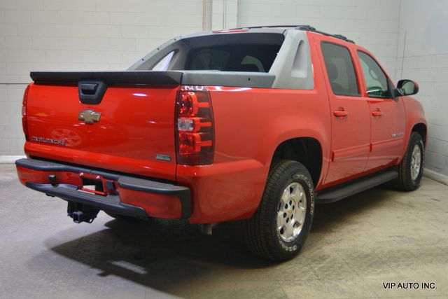 2011 Chevrolet Avalanche 2WD Crew Cab LS - 23009147 - 3