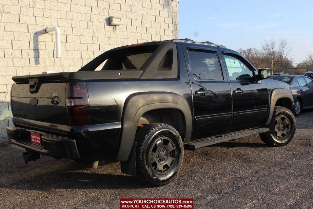 2011 Chevrolet Avalanche 4WD Crew Cab LS - 22798386 - 5