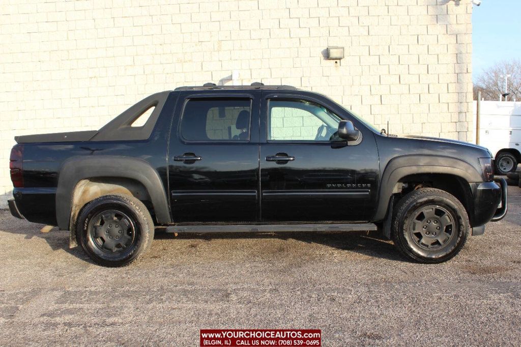 2011 Chevrolet Avalanche 4WD Crew Cab LS - 22798386 - 6