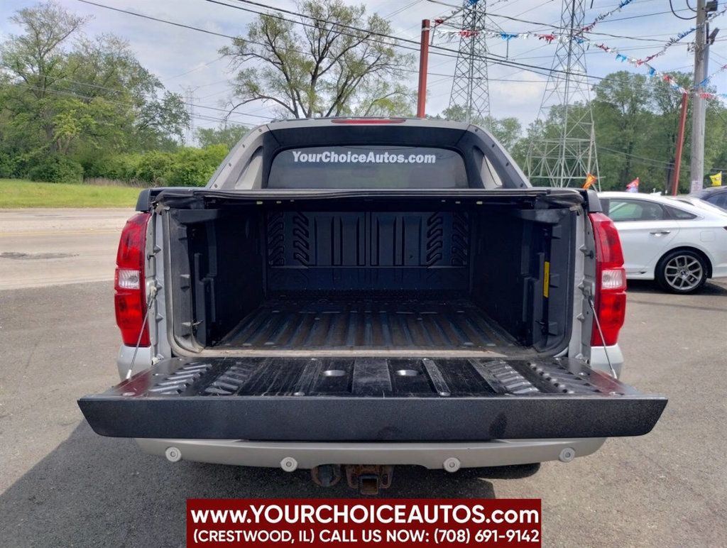 2011 Chevrolet Avalanche 4WD Crew Cab LS - 22849589 - 10