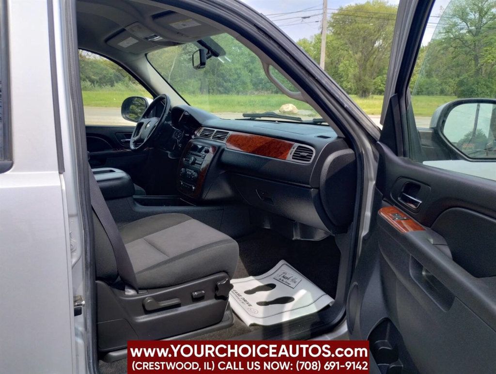 2011 Chevrolet Avalanche 4WD Crew Cab LS - 22849589 - 19