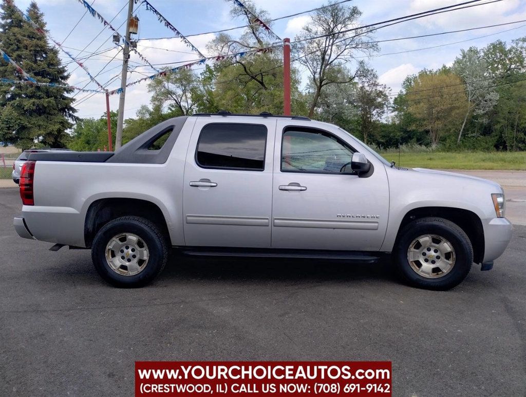 2011 Chevrolet Avalanche 4WD Crew Cab LS - 22849589 - 5
