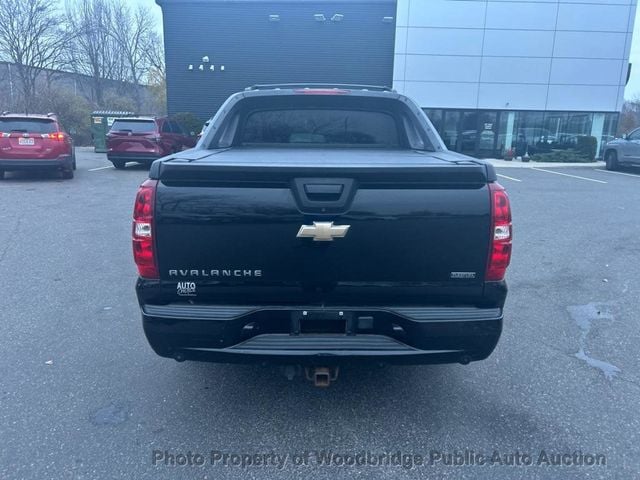 2011 Chevrolet Avalanche 4WD Crew Cab LTZ - 22954434 - 3