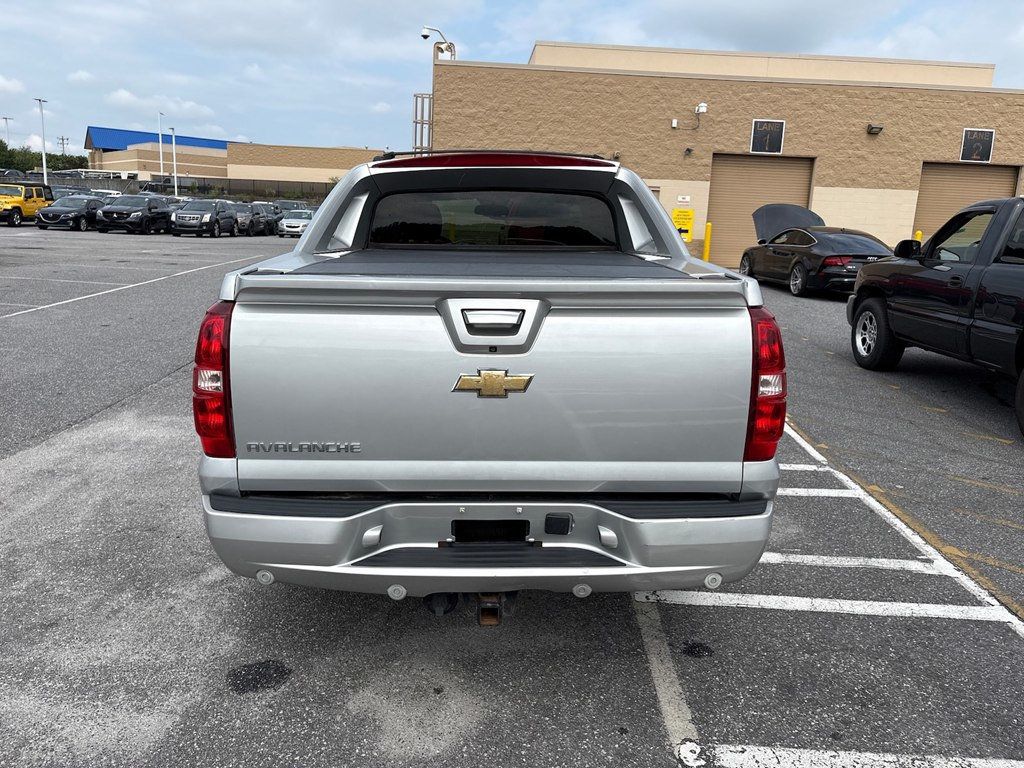 2011 Chevrolet Avalanche 4WD Crew Cab LTZ - 23049931 - 5