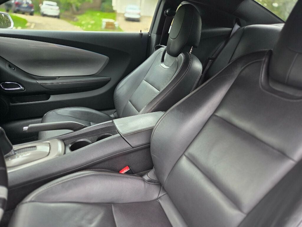 2011 Chevrolet Camaro Coupe 2LT photo 12