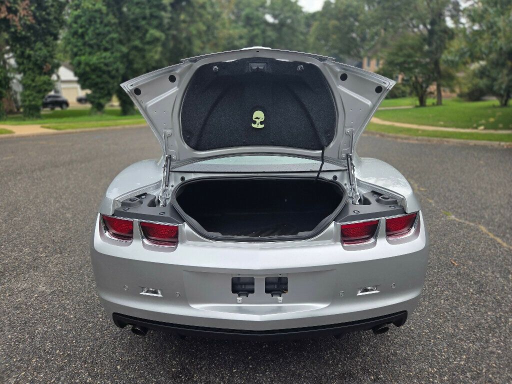 2011 Chevrolet Camaro Coupe 2LT photo 15