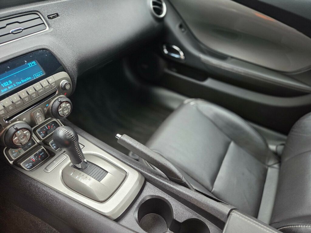 2011 Chevrolet Camaro Coupe 2LT photo 21