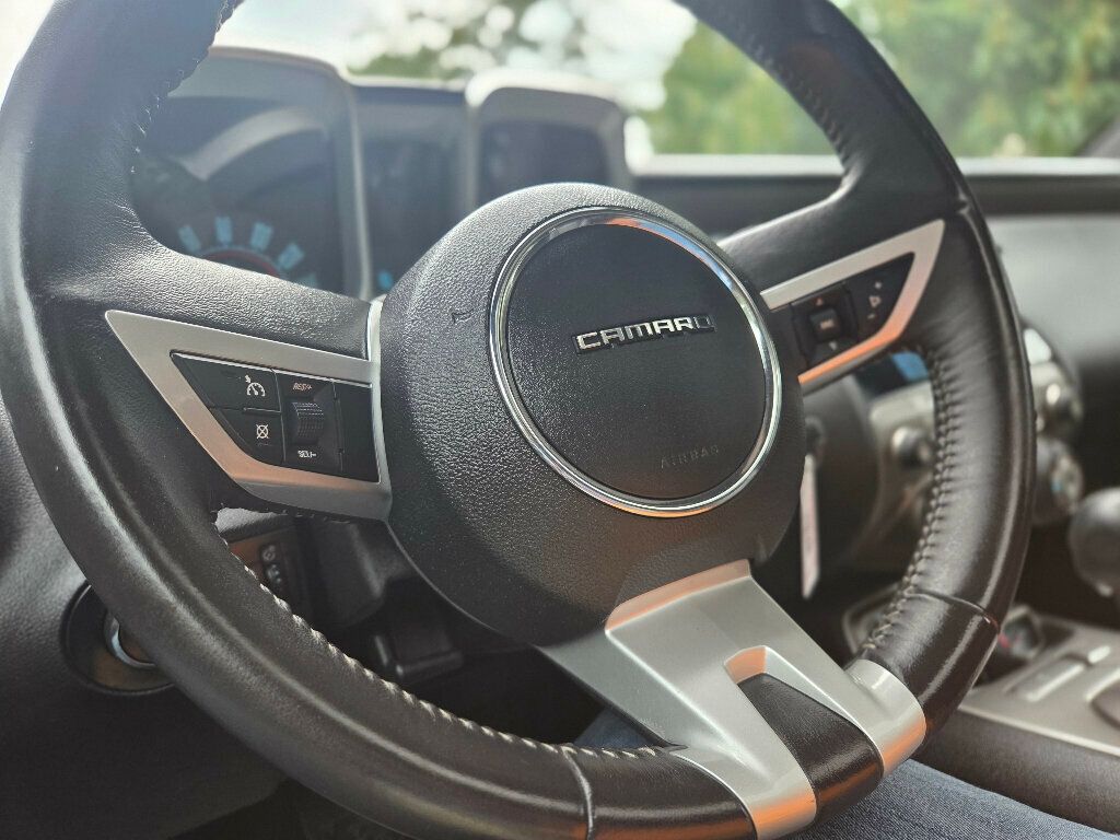2011 Chevrolet Camaro Coupe 2LT photo 23