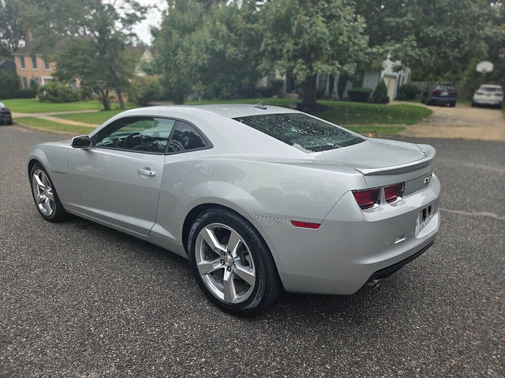 2011 Chevrolet Camaro Coupe 2LT photo 3