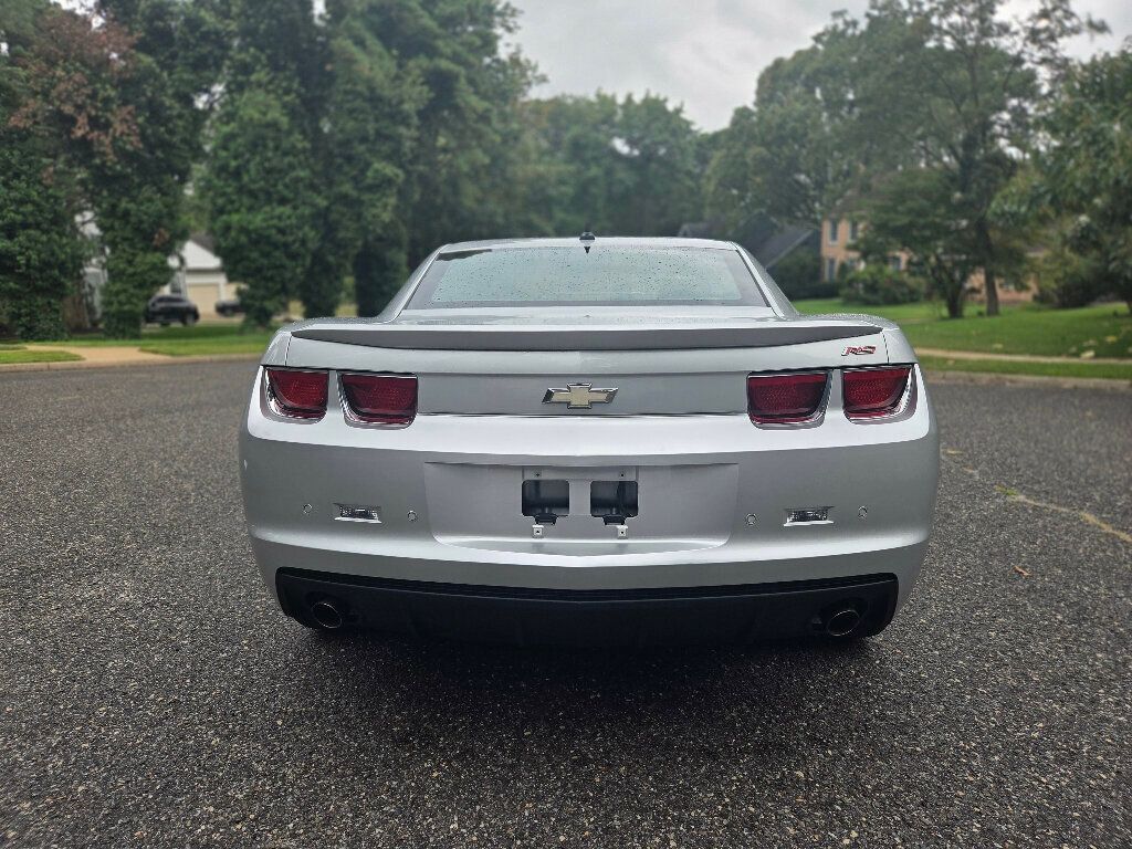 2011 Chevrolet Camaro Coupe 2LT photo 4