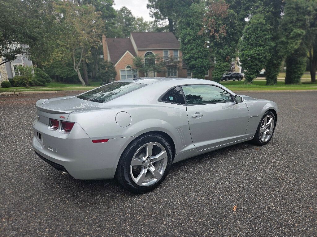2011 Chevrolet Camaro Coupe 2LT photo 5