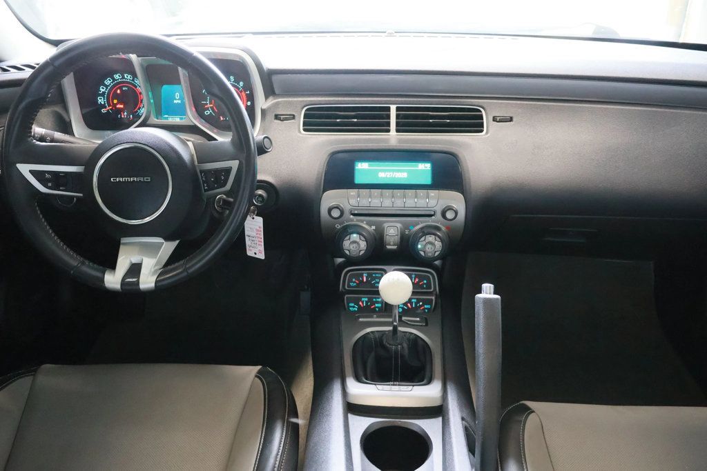 2011 Chevrolet Camaro Coupe 2SS photo 31