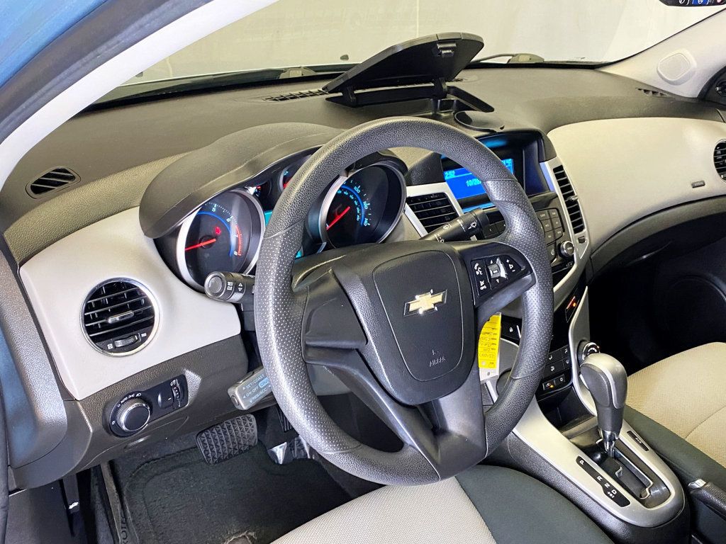 2011 Chevrolet CRUZE 4dr Sedan LS - 22938136 - 17