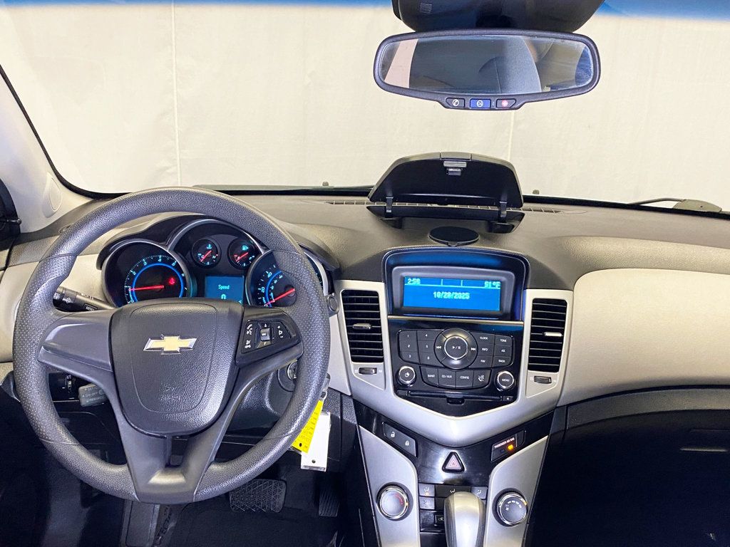 2011 Chevrolet CRUZE 4dr Sedan LS - 22938136 - 38
