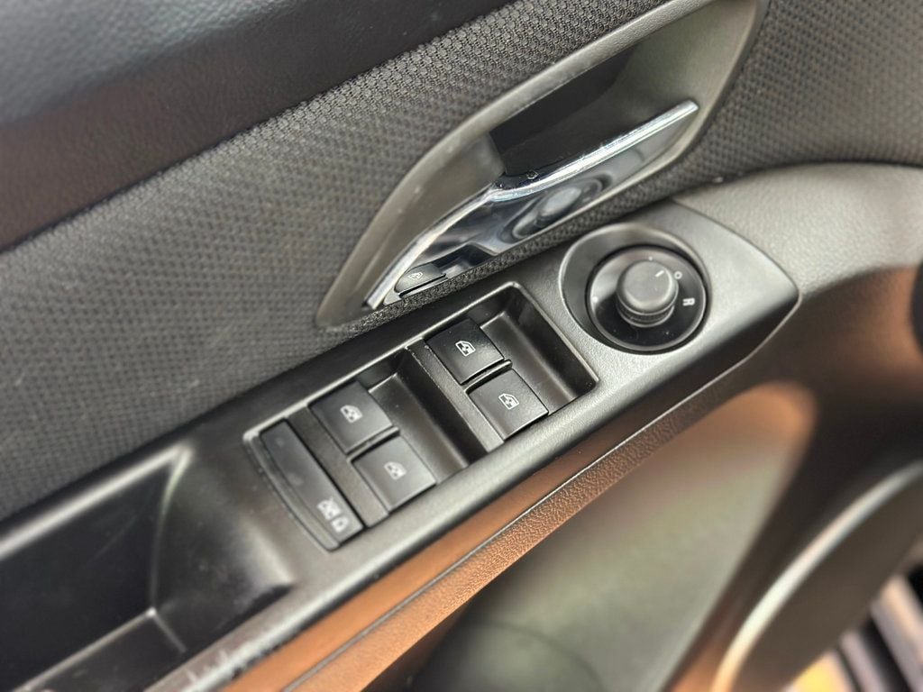 2011 Chevrolet CRUZE 4dr Sedan LT w/2LT - 22899901 - 16