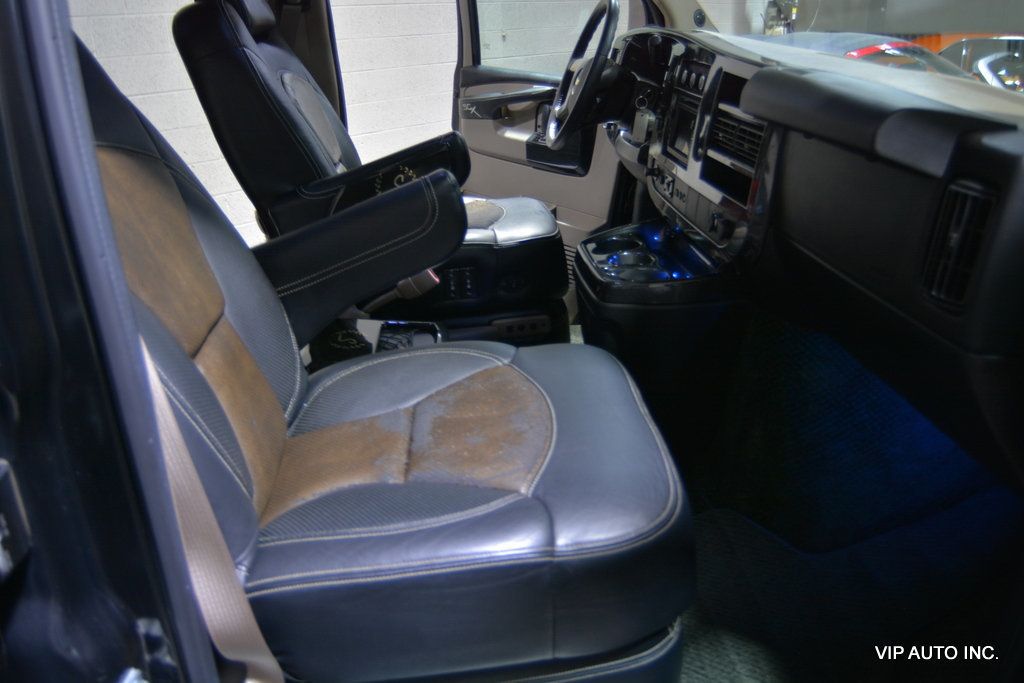 2011 Chevrolet Express 1500 Passenger  - 22580165 - 19