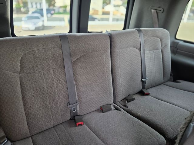 2011 Chevrolet Express 2500 LS - 22983655 - 9