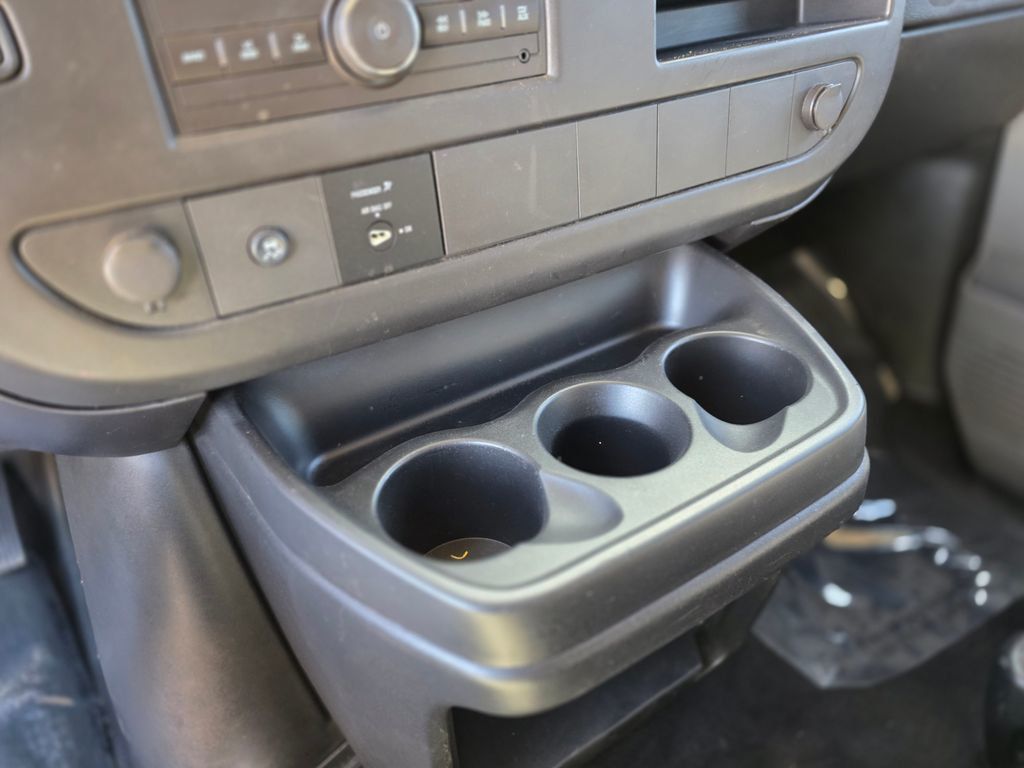 2011 Chevrolet Express 2500 LS - 22983655 - 20