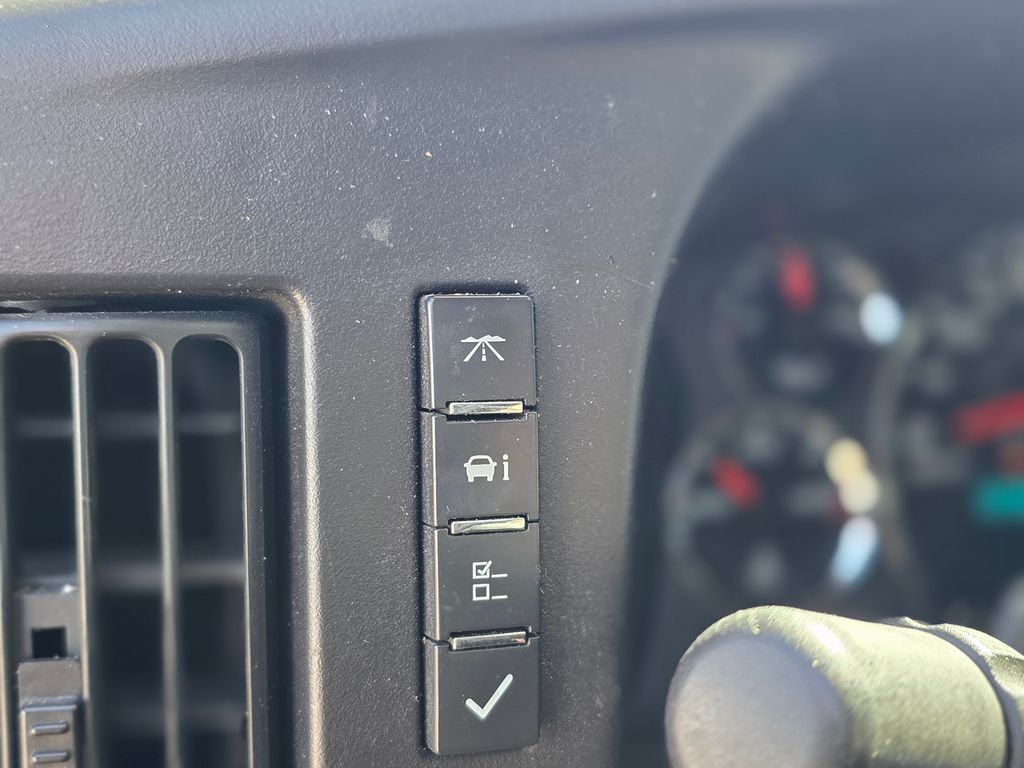 2011 Chevrolet Express 2500 LS - 22983655 - 26