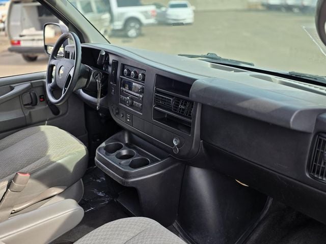 2011 Chevrolet Express 2500 LS - 22983655 - 3