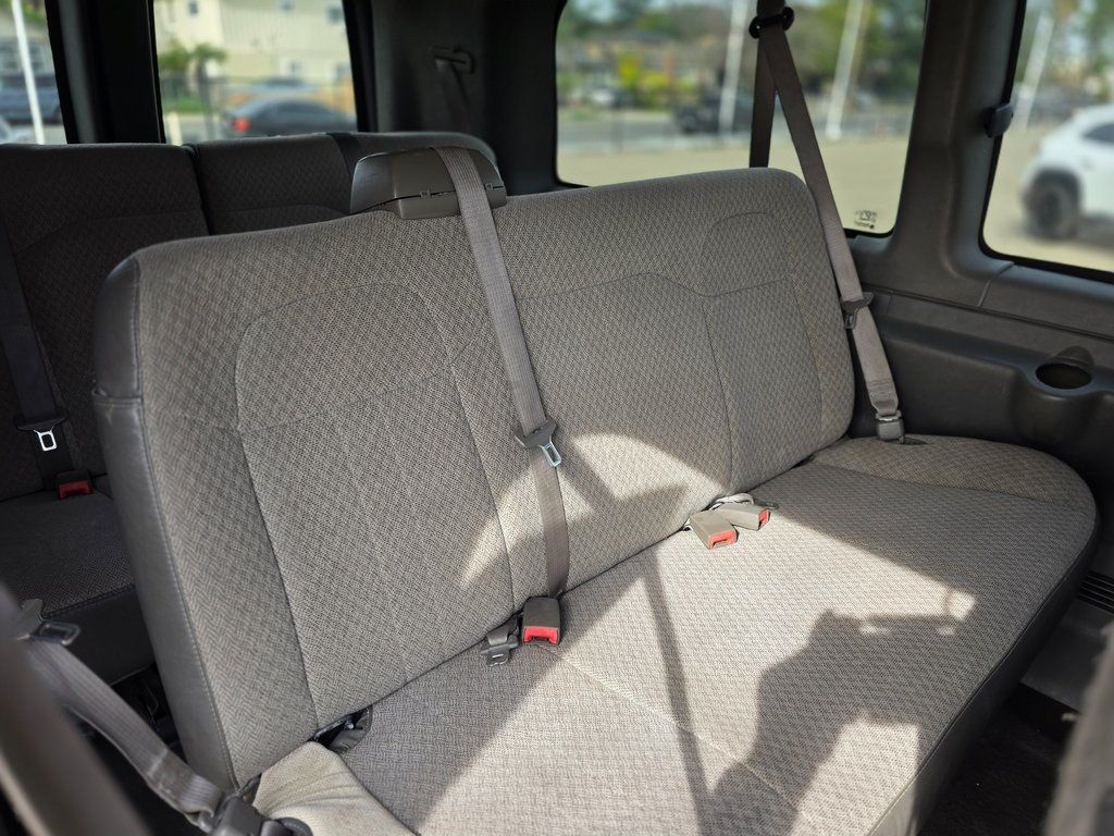 2011 Chevrolet Express 2500 LS - 22983655 - 8