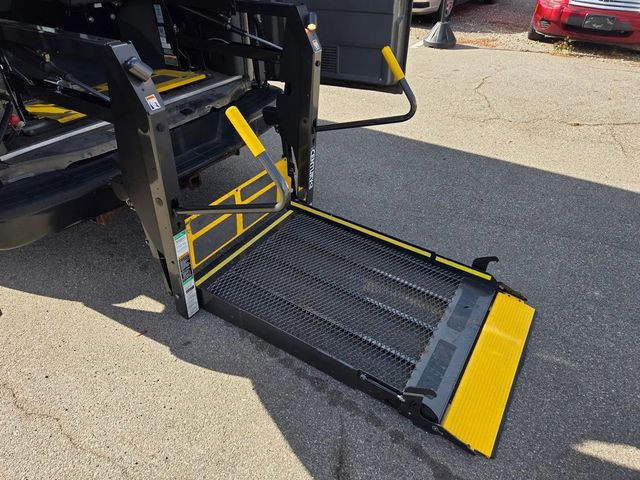 2011 Chevrolet Express 3500 Passenger LS Extended Van 3D - 22969470 - 24