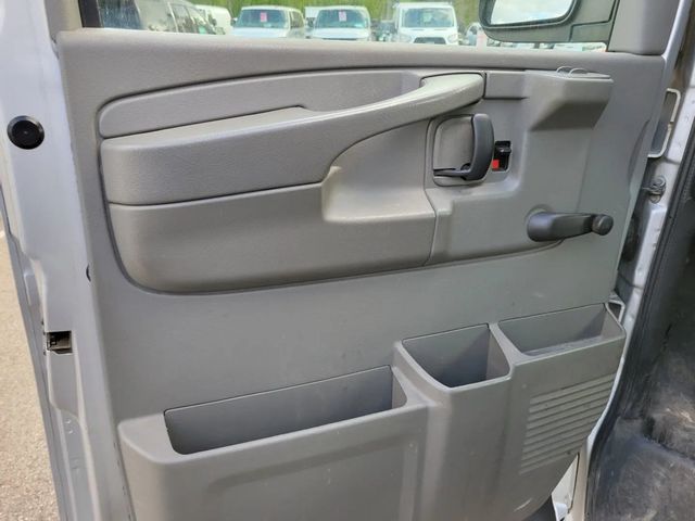 2011 Chevrolet Express 3500 Passenger LS Extended Van 3D - 23032267 - 17