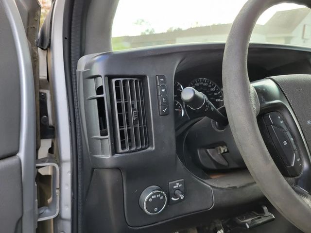 2011 Chevrolet Express 3500 Passenger LS Extended Van 3D - 23032267 - 21