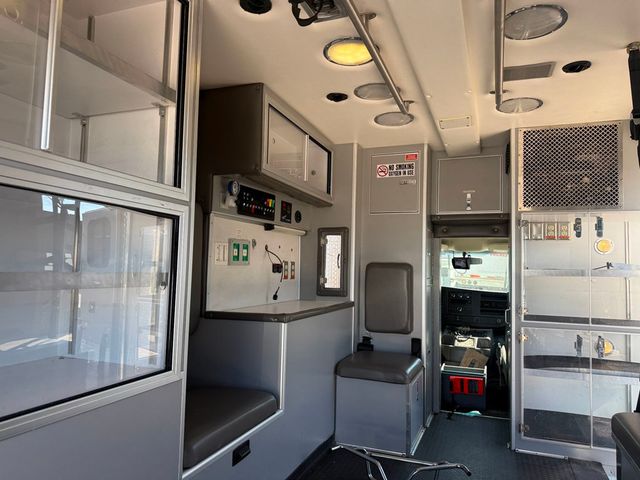 2011 Chevrolet Express Ambulance  - 23004245 - 8