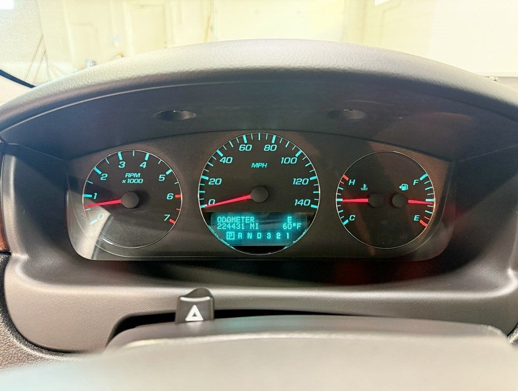 2011 Chevrolet Impala 4dr Sedan LT - 22938268 - 13