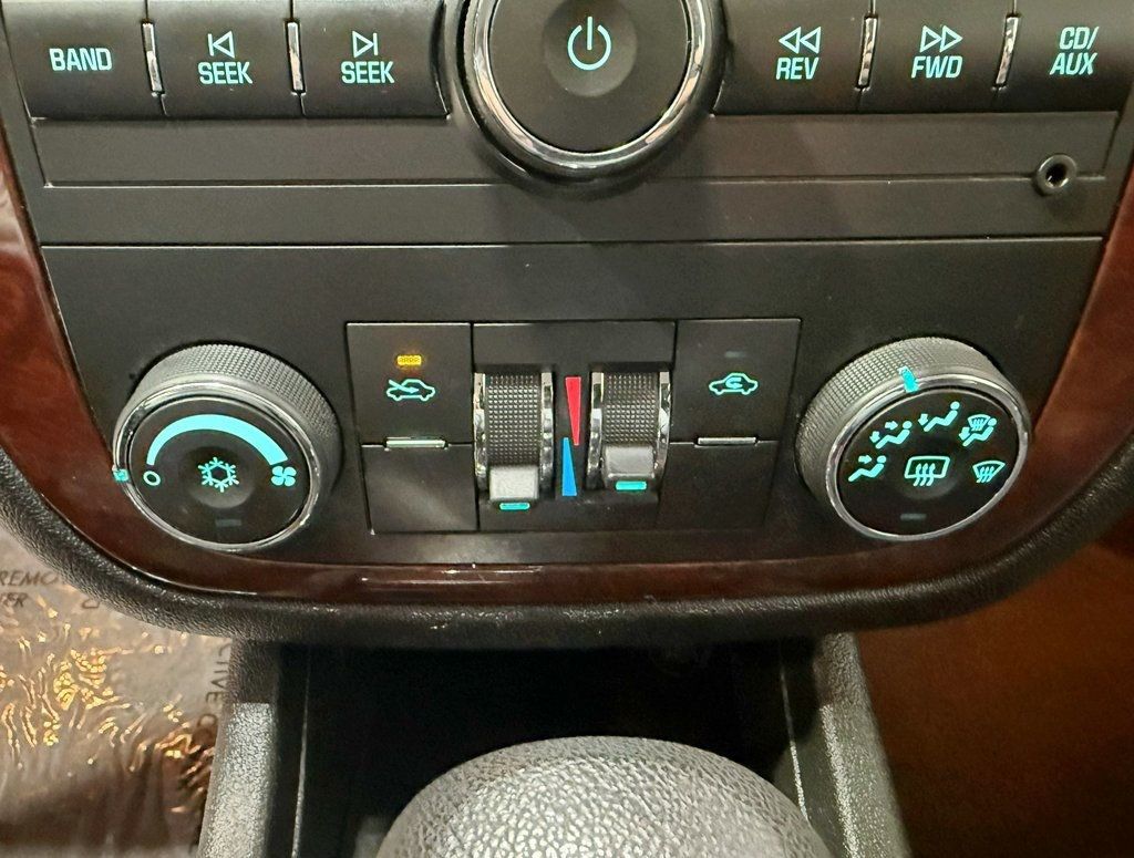 2011 Chevrolet Impala 4dr Sedan LT - 22938268 - 16