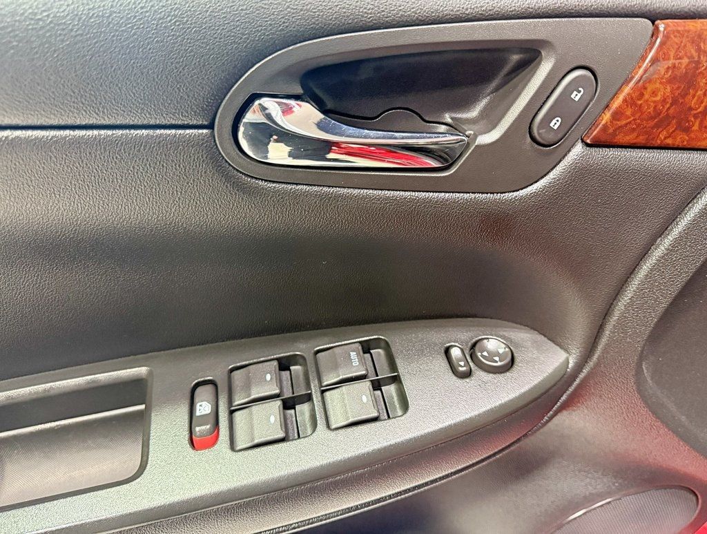 2011 Chevrolet Impala 4dr Sedan LT - 22938268 - 24