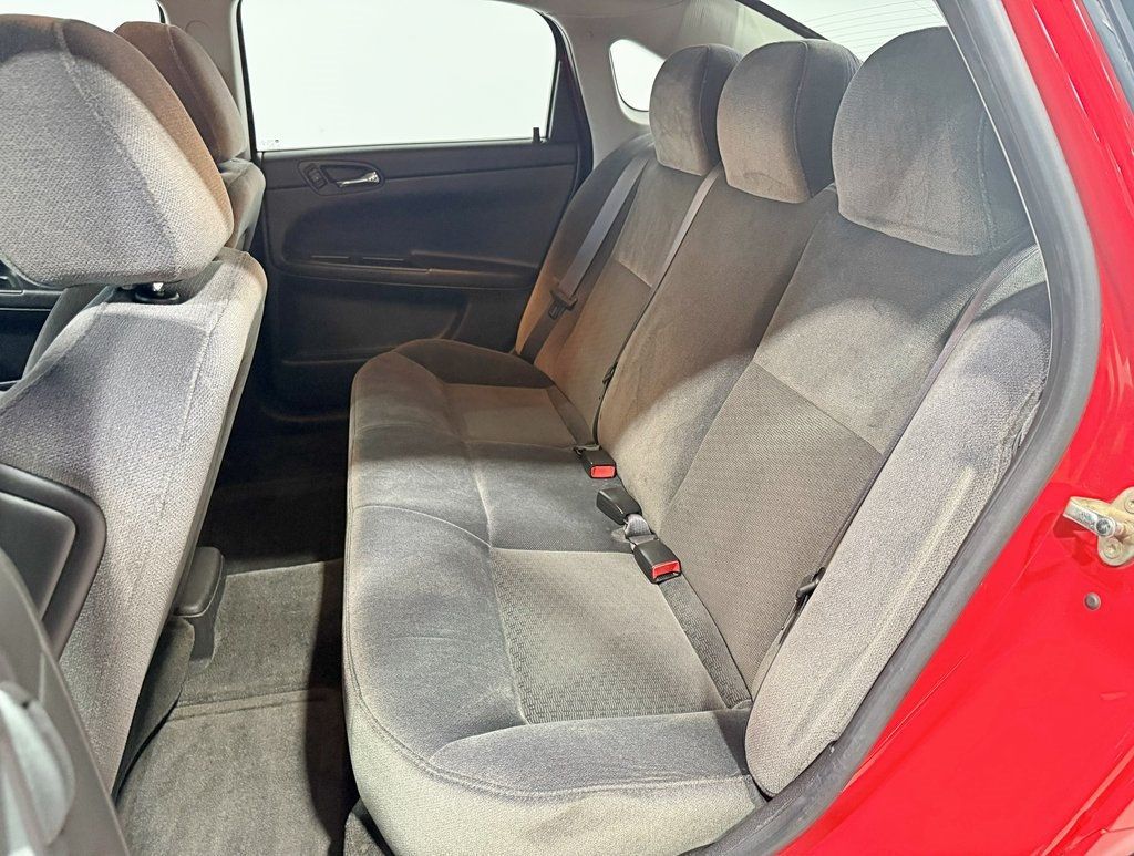 2011 Chevrolet Impala 4dr Sedan LT - 22938268 - 26