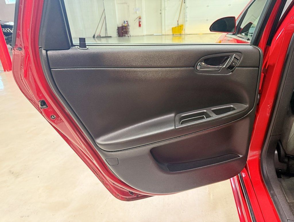 2011 Chevrolet Impala 4dr Sedan LT - 22938268 - 28