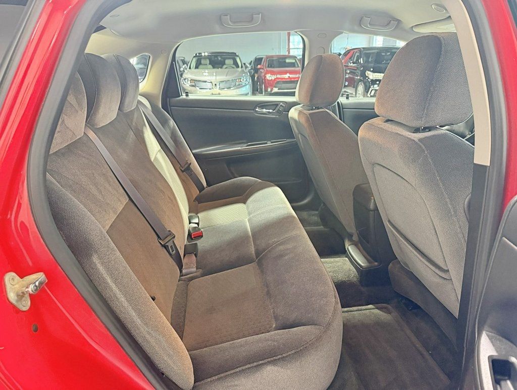 2011 Chevrolet Impala 4dr Sedan LT - 22938268 - 30