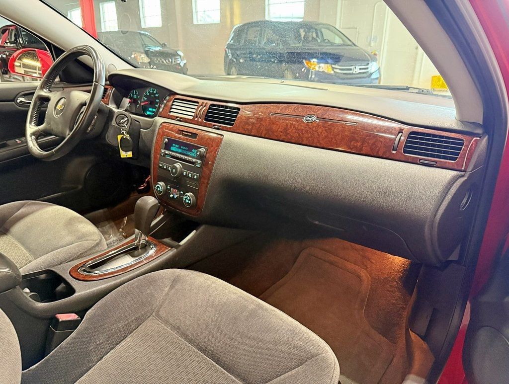 2011 Chevrolet Impala 4dr Sedan LT - 22938268 - 35