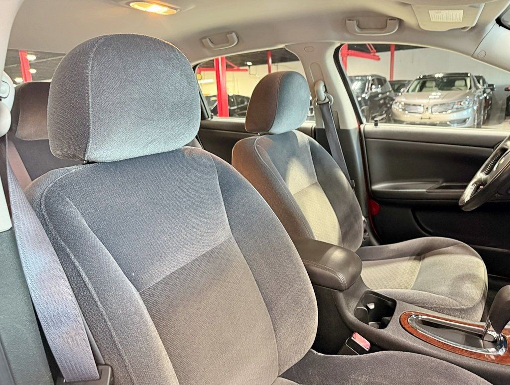 2011 Chevrolet Impala 4dr Sedan LT - 22938268 - 36