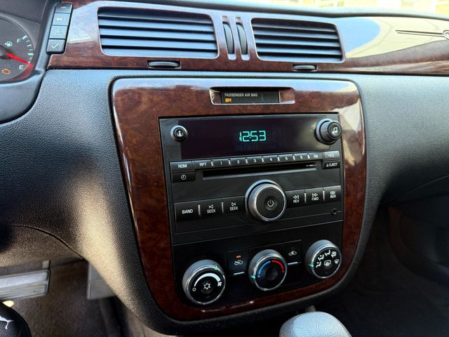 2011 Chevrolet Impala LS - 22940647 - 12