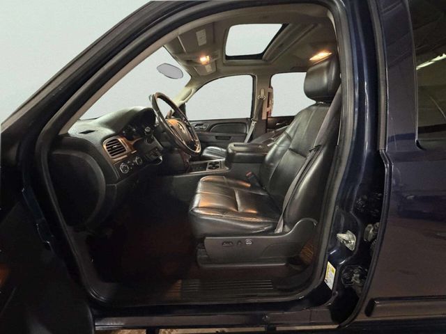 2011 Chevrolet Silverado 3500HD LTZ 4x4 4dr Crew Cab SRW - 22956484 - 10